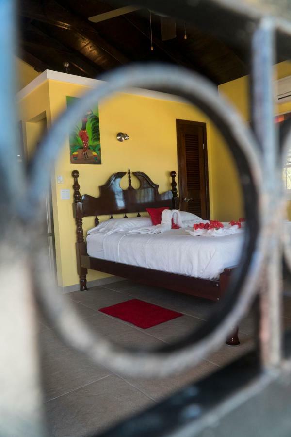 The White Horse Inn - Hopkins Village Beach Belize Luaran gambar